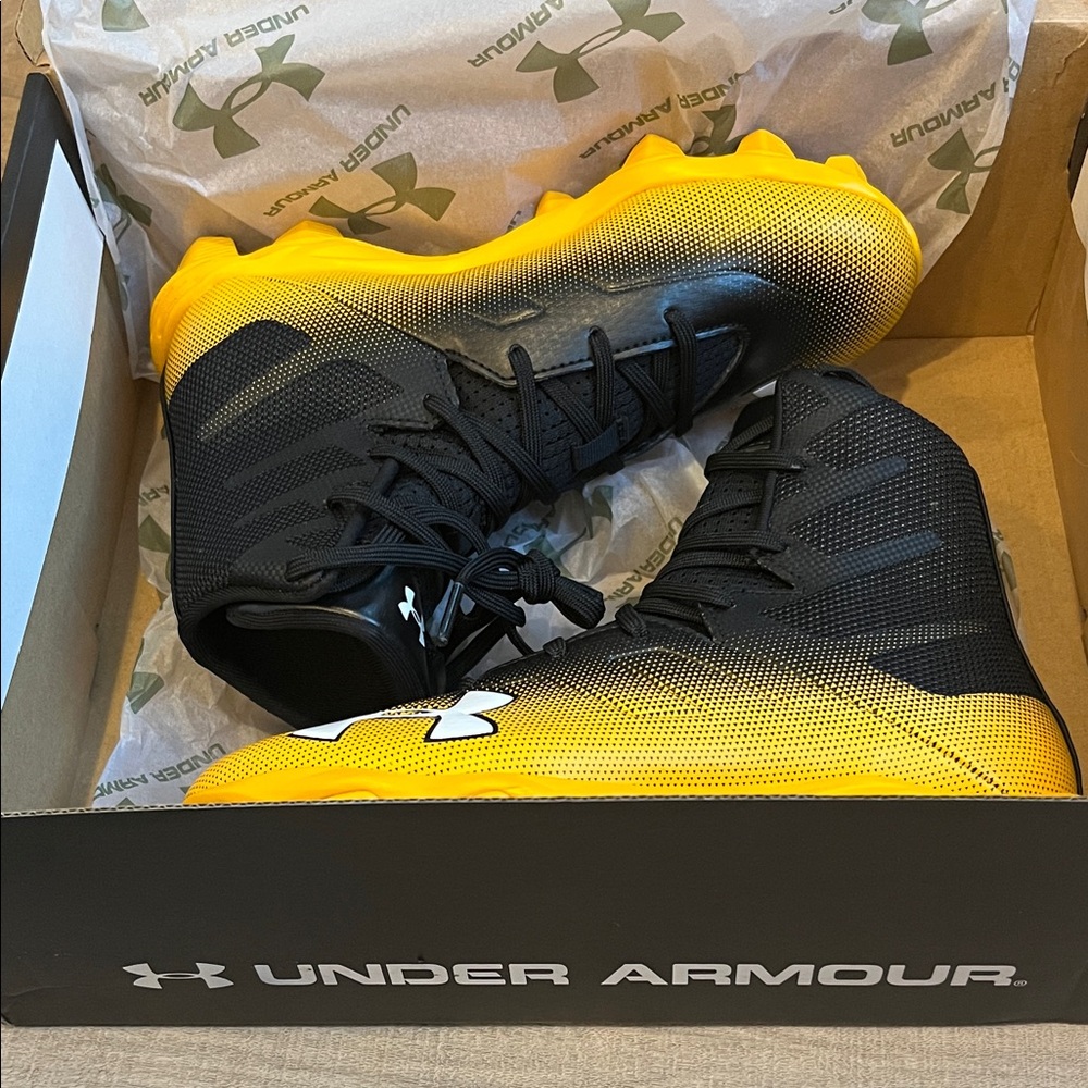 Under Armour Kids 4Y Football Cleats in Black and Yellow Gradient - Picture 5 of 5